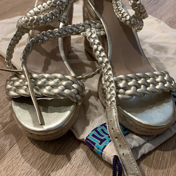 Like new, sold out Tory Burch gold espadrilles - Picture 3 of 4